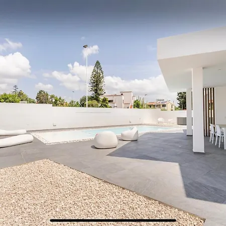 Leonida's Pool And Jacuzzi Gasthuis Quartu SantʼElena
