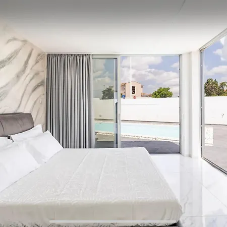 Leonida's Pool And Jacuzzi Guest house *