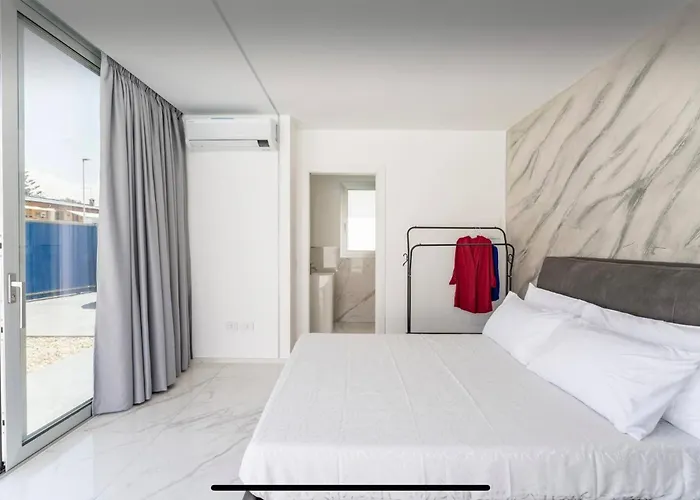 Konukevi Leonida's Pool And Jacuzzi 4*