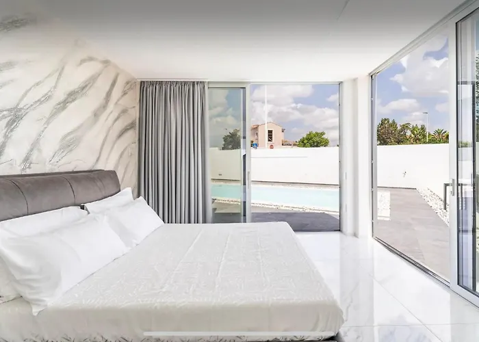 Leonida's Pool And Jacuzzi Konukevi 4*